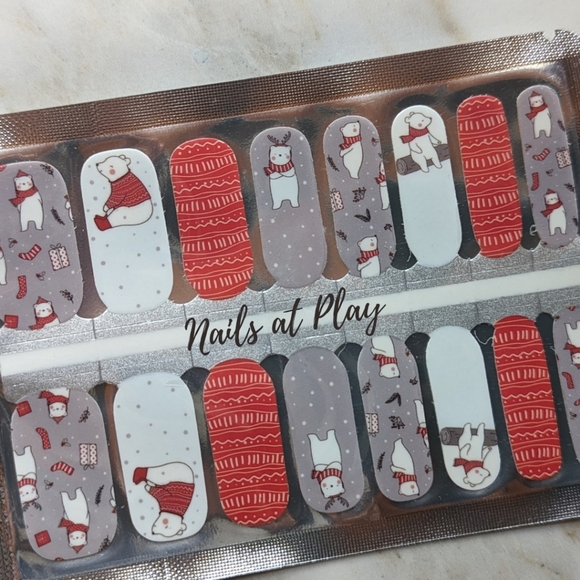 5 for $15 Nail Wraps- Cozy Polar Bear - Picture 1 of 3